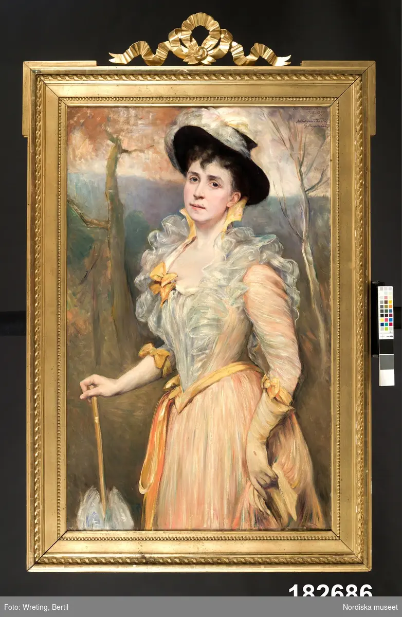 Självporträtt, 1897, olja på duk, av Hildegard Thorell (1850-1930). Sign. i övre hö. hörnet: "Till Reinhold Thorell 15-8-1897 af Hildegard Thorell / f. Bergendal". Profilerad, förgylld ram av trä krönt av rosett i gustaviansk stil.
/Anna Arfvidsson Womack 2022