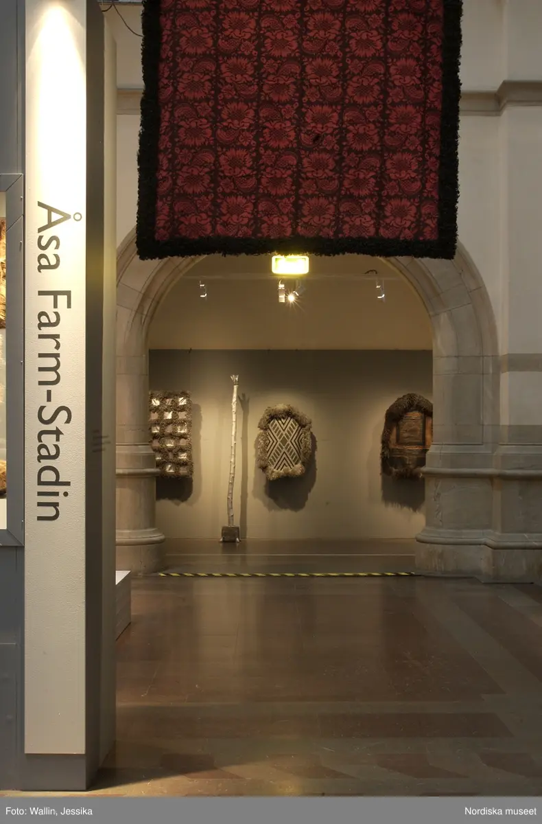 Utställningsdokumentation Slöjdjul skinn 2003.