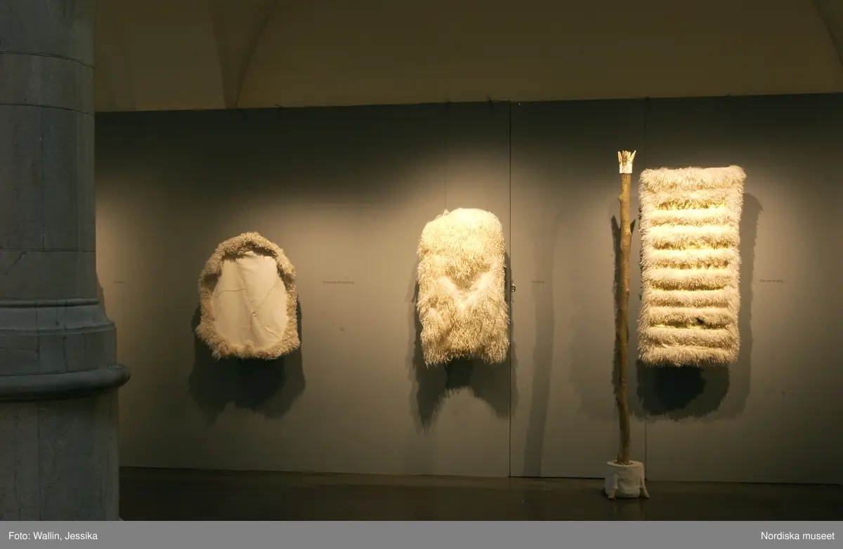 Utställningsdokumentation Slöjdjul skinn 2003.
