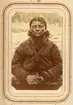 Porträtt av Maria Persdotter Länta, 45 år, Sirkas sameby. Ur Lotten von Dübens fotoalbum med motiv från den etnologiska expedition till Lappland som leddes av hennes make Gustaf von Düben 1868.