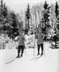 Bo och Arne Ahlberg på skidor. Lima socken, Dalarna