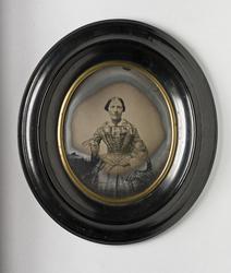 Ambrotyp i ram. Nordiska museet inv.nr 198608
Porträtt av äl