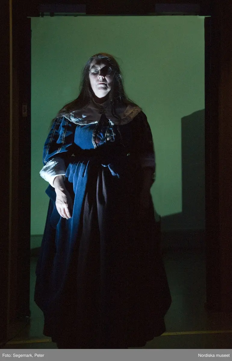 "Natt på Nordiska museet"  succépremiär för nytt höstlovsprogram på Nordiska museet 4/11 2010.
Porten var låst, lamporna släckta och personalen hade gått hem.
Samtliga visningar såldes ut, många var de besökare som ville följa med på en spännande visning om förgiftade drycker och magiska föremål i ett stängt Nordiska museet.
 