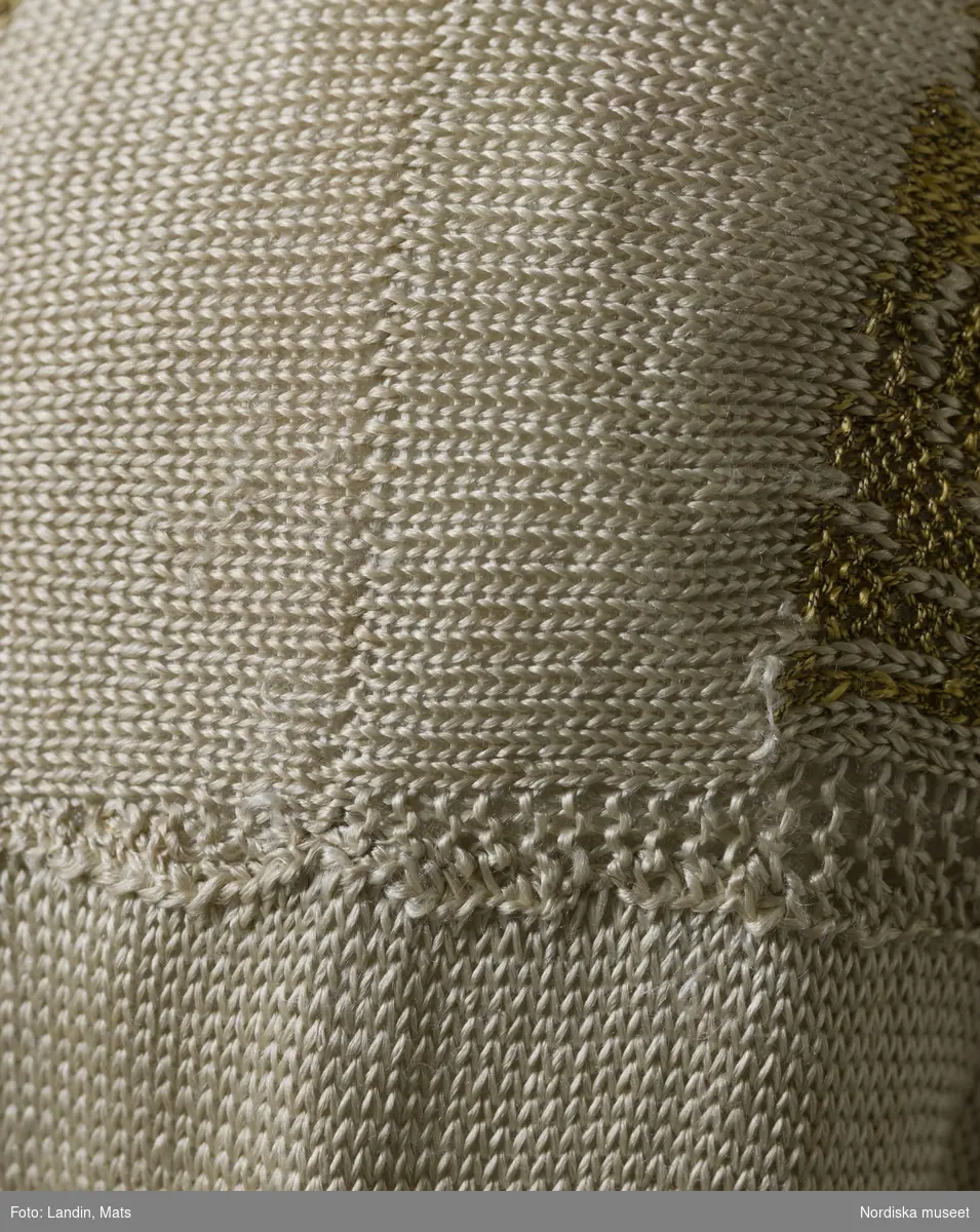 Tröja av gult silke. Silketröja. 1600-tal. 
NM  inv.nr 221941