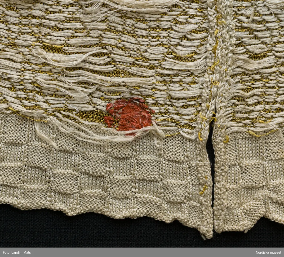 Tröja av gult silke. Silketröja. 1600-tal. 
NM  inv.nr 221941