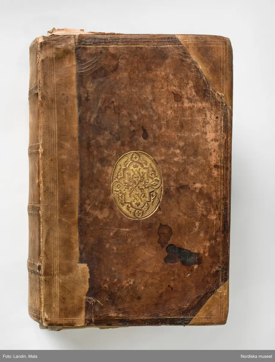 Bilder av och ur boken Trachtenbuch av Hans Weigel, tryckt 1577 i Nürnberg. Original i Nordiska museets bibliotek.

Habitvs Præcipvorvm Popvlorvm, Tam Virorvm Qvam fœminarum Singulari arte depicti.
Dräkt, dräktskick bilder från Europa, Afrika, Orienten och nya Amerika.