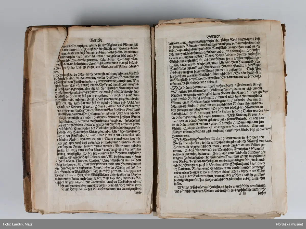 Bilder av och ur boken Trachtenbuch av Hans Weigel, tryckt 1577 i Nürnberg. Original i Nordiska museets bibliotek.

Habitvs Præcipvorvm Popvlorvm, Tam Virorvm Qvam fœminarum Singulari arte depicti.
Dräkt, dräktskick bilder från Europa, Afrika, Orienten och nya Amerika.