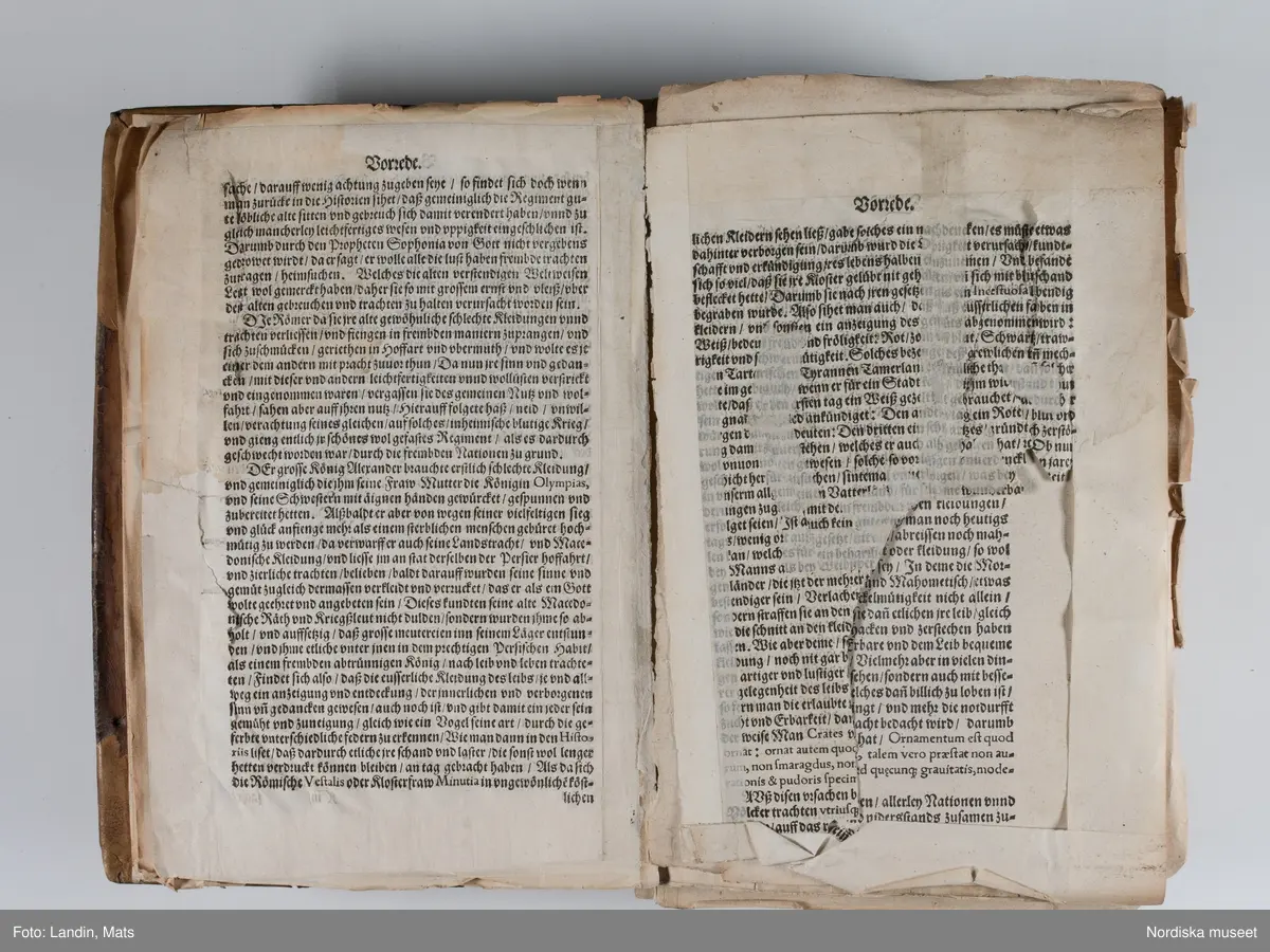 Bilder av och ur boken Trachtenbuch av Hans Weigel, tryckt 1577 i Nürnberg. Original i Nordiska museets bibliotek.

Habitvs Præcipvorvm Popvlorvm, Tam Virorvm Qvam fœminarum Singulari arte depicti.
Dräkt, dräktskick bilder från Europa, Afrika, Orienten och nya Amerika.