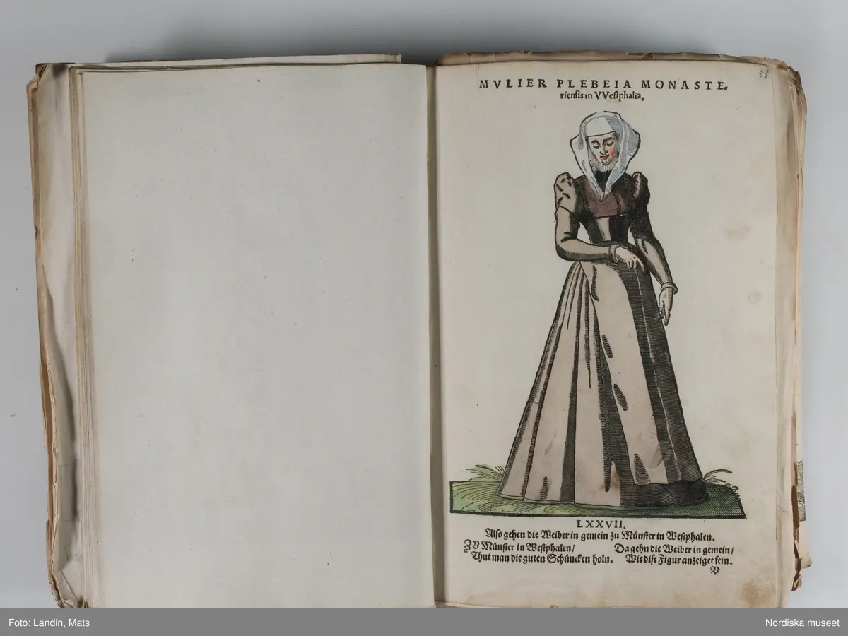Bilder av och ur boken Trachtenbuch av Hans Weigel, tryckt 1577 i Nürnberg. Original i Nordiska museets bibliotek.

Habitvs Præcipvorvm Popvlorvm, Tam Virorvm Qvam fœminarum Singulari arte depicti.
Dräkt, dräktskick bilder från Europa, Afrika, Orienten och nya Amerika.