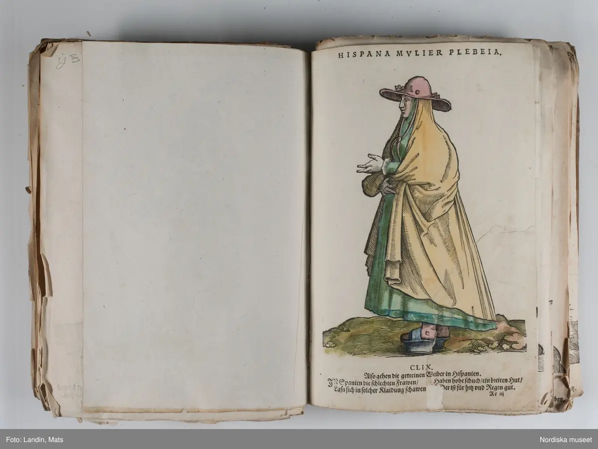 Bilder av och ur boken Trachtenbuch av Hans Weigel, tryckt 1577 i Nürnberg. Original i Nordiska museets bibliotek.

Habitvs Præcipvorvm Popvlorvm, Tam Virorvm Qvam fœminarum Singulari arte depicti.
Dräkt, dräktskick bilder från Europa, Afrika, Orienten och nya Amerika.