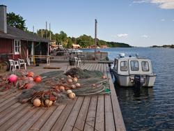 Vinö. Småland. Hans Källgrens brygga och rökeri på ön Vinö.