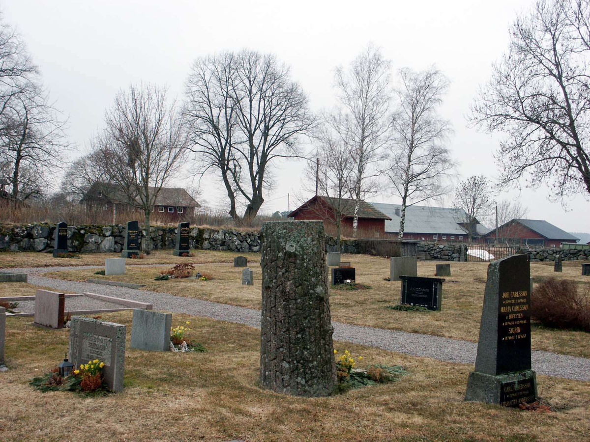 Kyrkogården vid Boglösa kyrka, Boglösa socken, Uppland