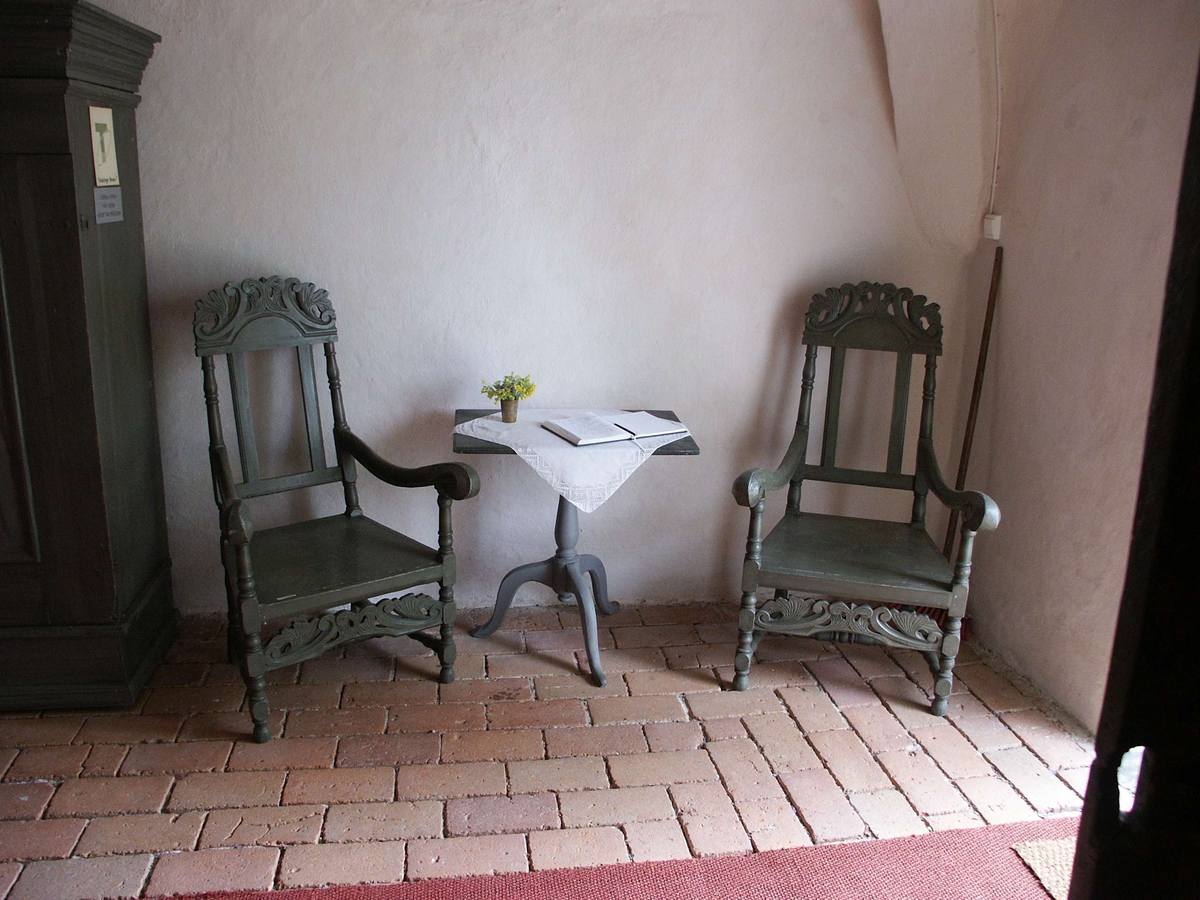 Länsstolar i vapenhuset,  Östuna kyrka, Östuna socken, Uppland 2006