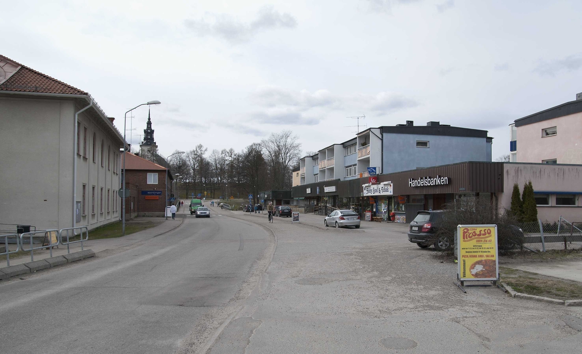 Affärsgata vid centrumanläggningen i Heby, Västerlövsta socken, Uppland 2010
