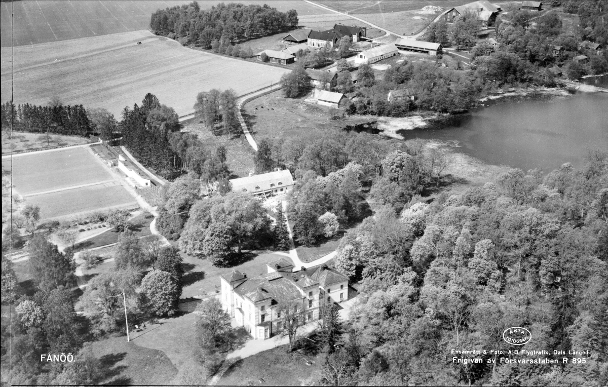 Flygfoto över Fånö slott, Löts socken, Uppland 1955