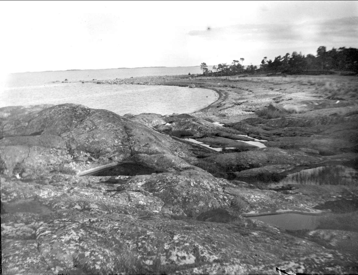 Vik söder om Kniphalsen, Stockholms skärgård augusti 1927