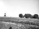 Klockstapeln och stiglucka vid Viksta kyrka, Viksta socken, Uppland