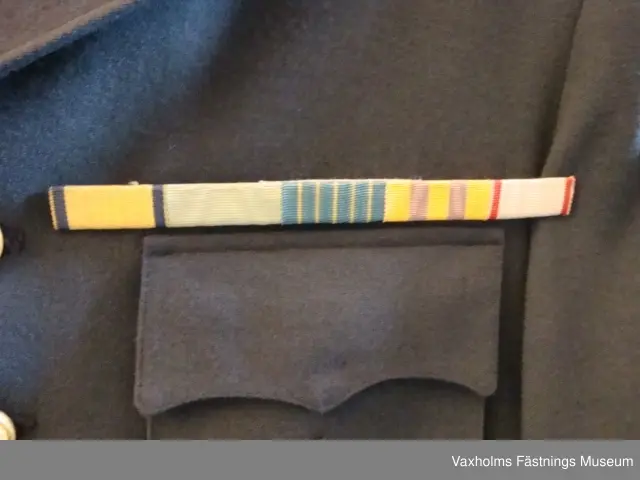 Uniform m/60 KA. Vapenrock och byxor. Vapenrocken med generallöjtnants gradbeteckning.