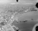 Flygfotografi av örlogsfartyg och ubåt i hamnen i Lysekil, 1940.