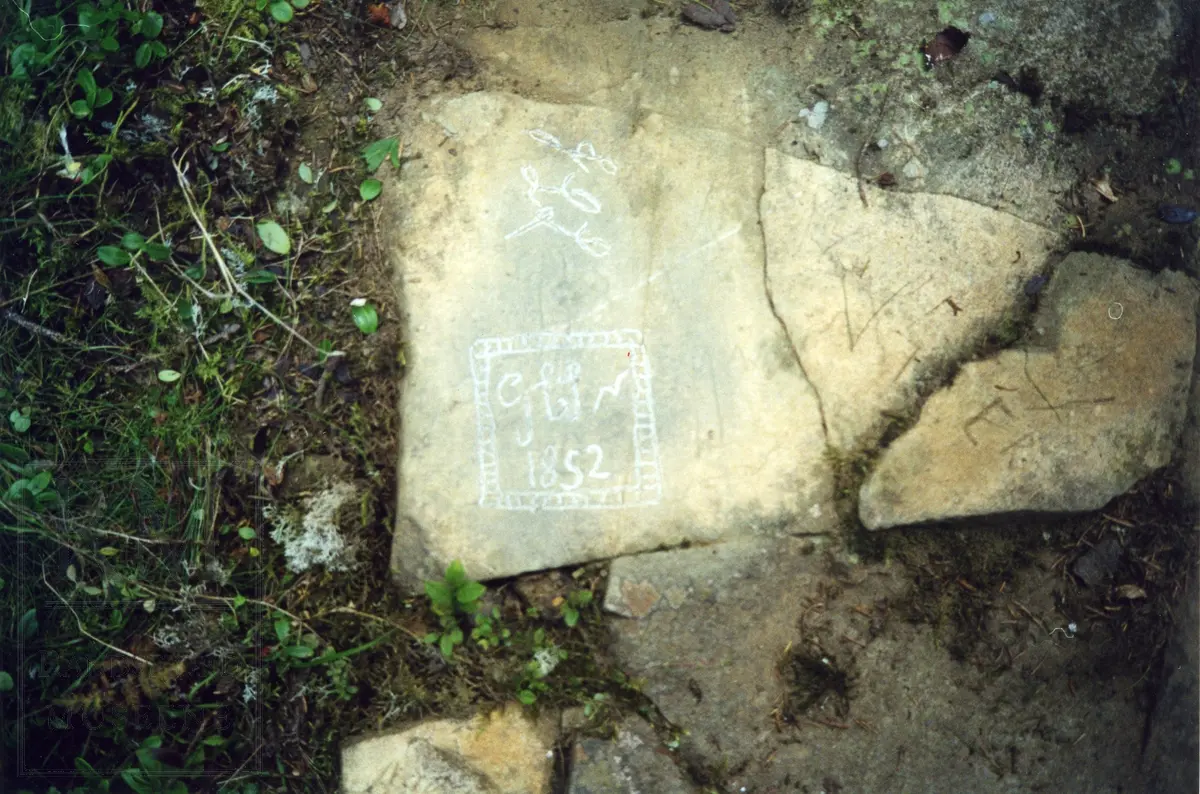 Navnestein, Navneberget mellom Brynsås og Kortongen