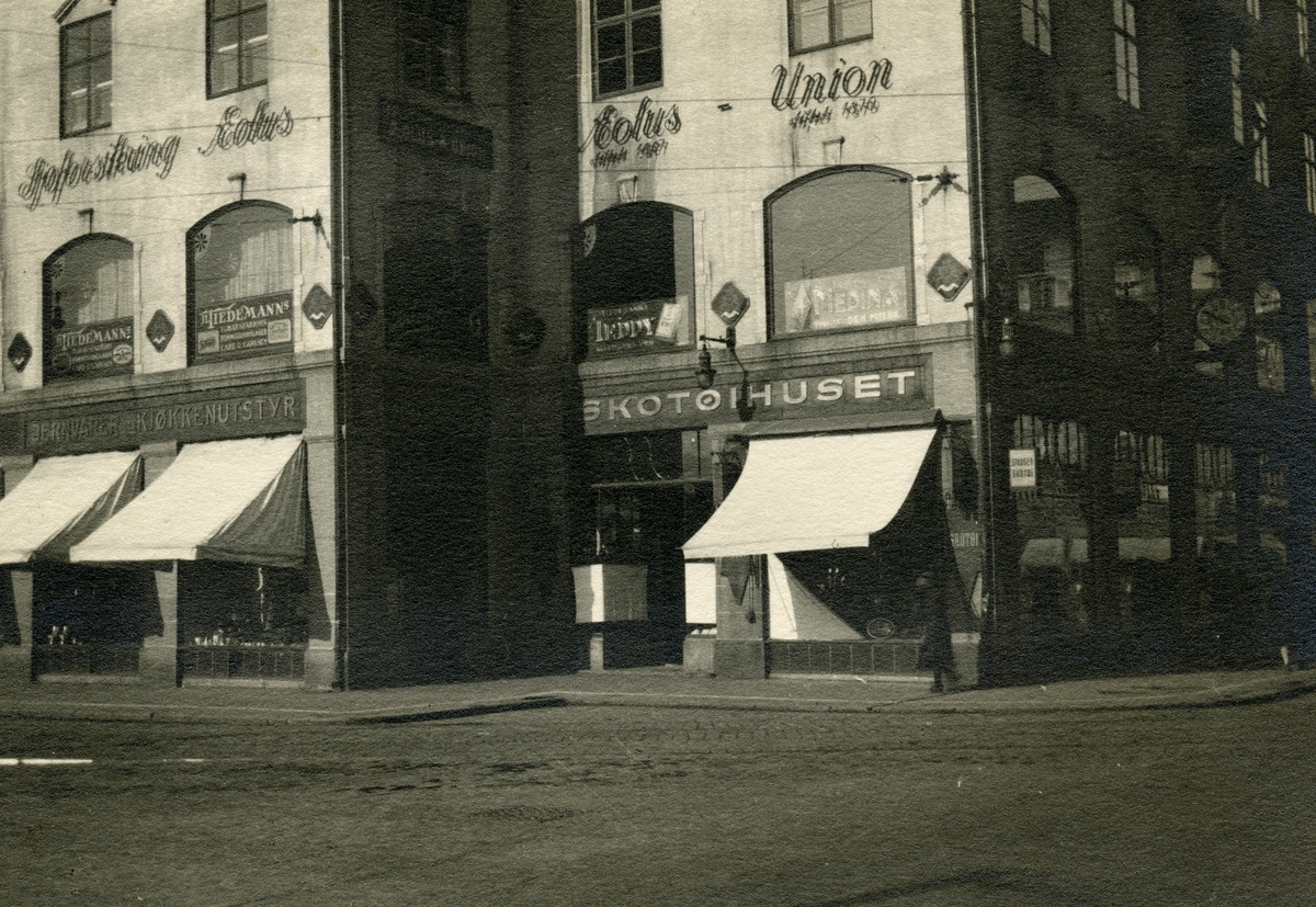 Tiedemanns nye kommisjonslager i Bergen i 1931, hjørnet Olav Kyrres gate og Strandgaten.