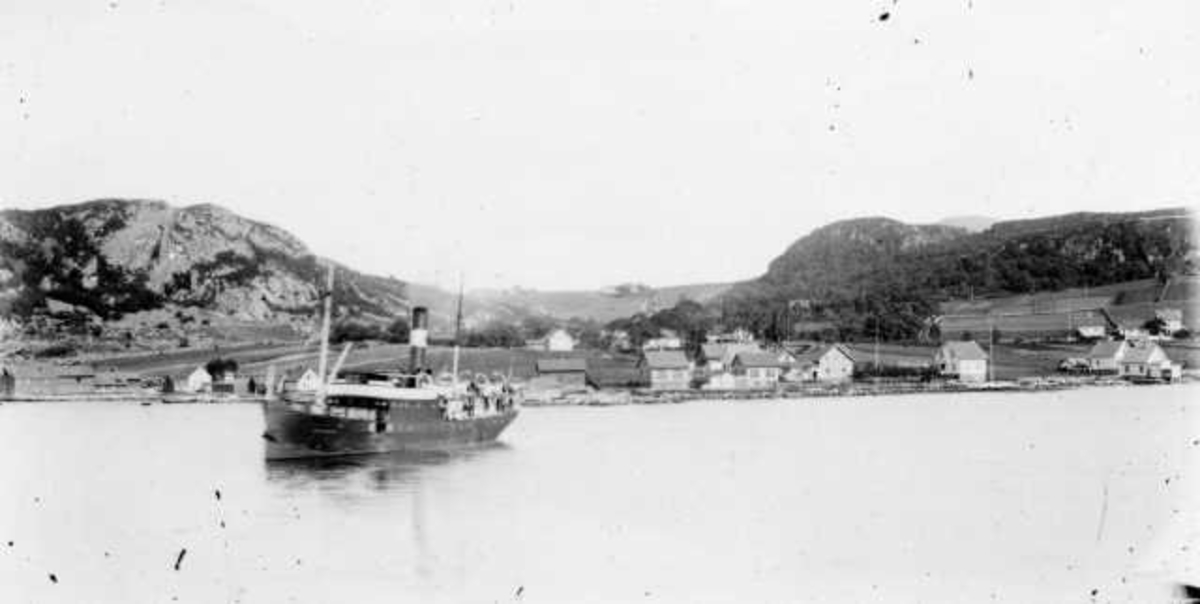 Gandsfjorden mot Hana, båt ligger i fjorden