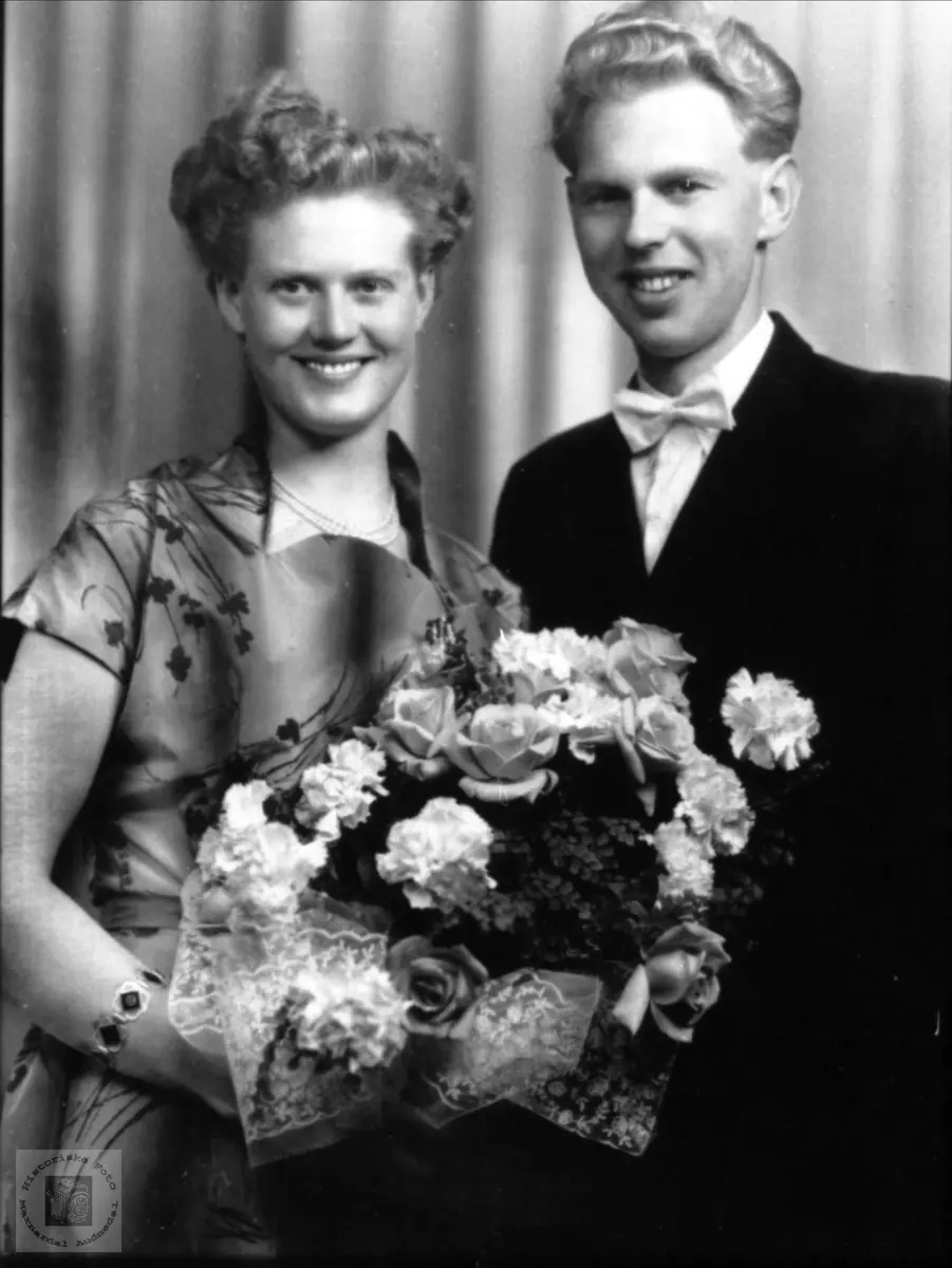 Ekteparet Aslaug og Kjell Maurits Ågedal, Øyslebø.
Giftet seg i 1956.