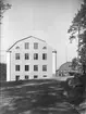 Kanslibyggnad och gymnastikhall på F 2 Roslagens flygflottilj sett från gavel, 1931.