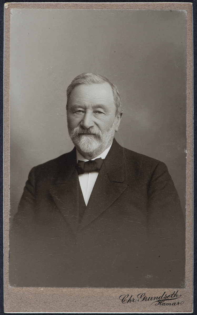 P. Sandvik. Portrett, visittkort. 
