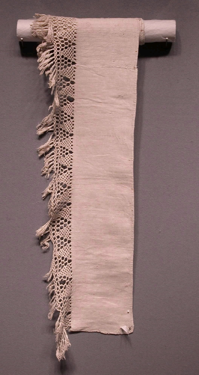 List av tuskaftat linne med flätad frans.