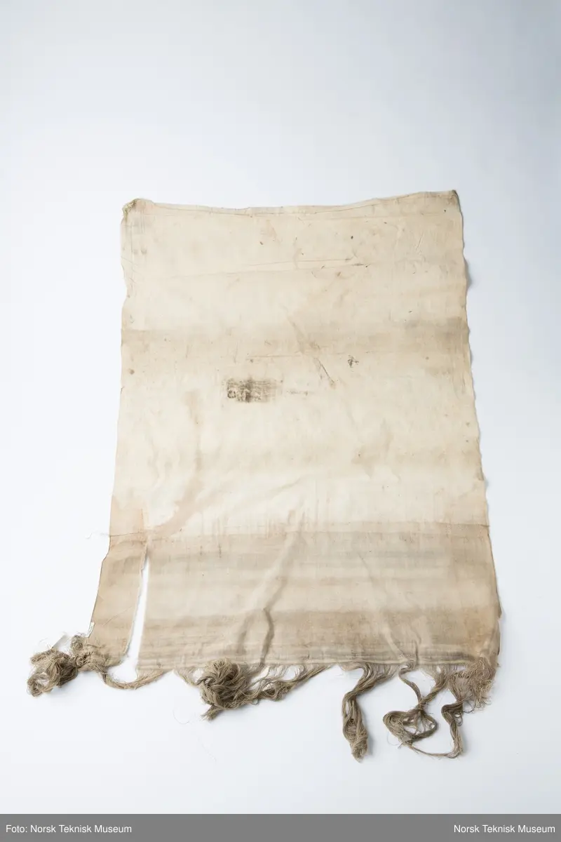 Lerretstoff og tilhørende renning
Renningen er i 3 bylter