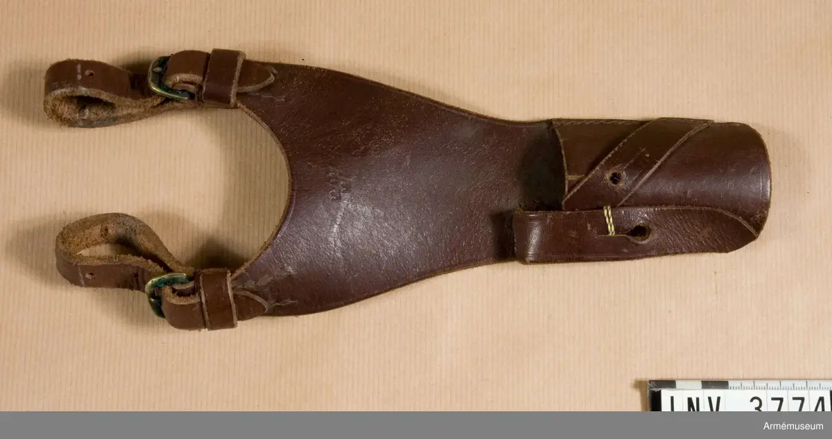 Bajonetthylsa.Hylsa av läder t knivbajonett m/1896. För officerare på 1930-talet.