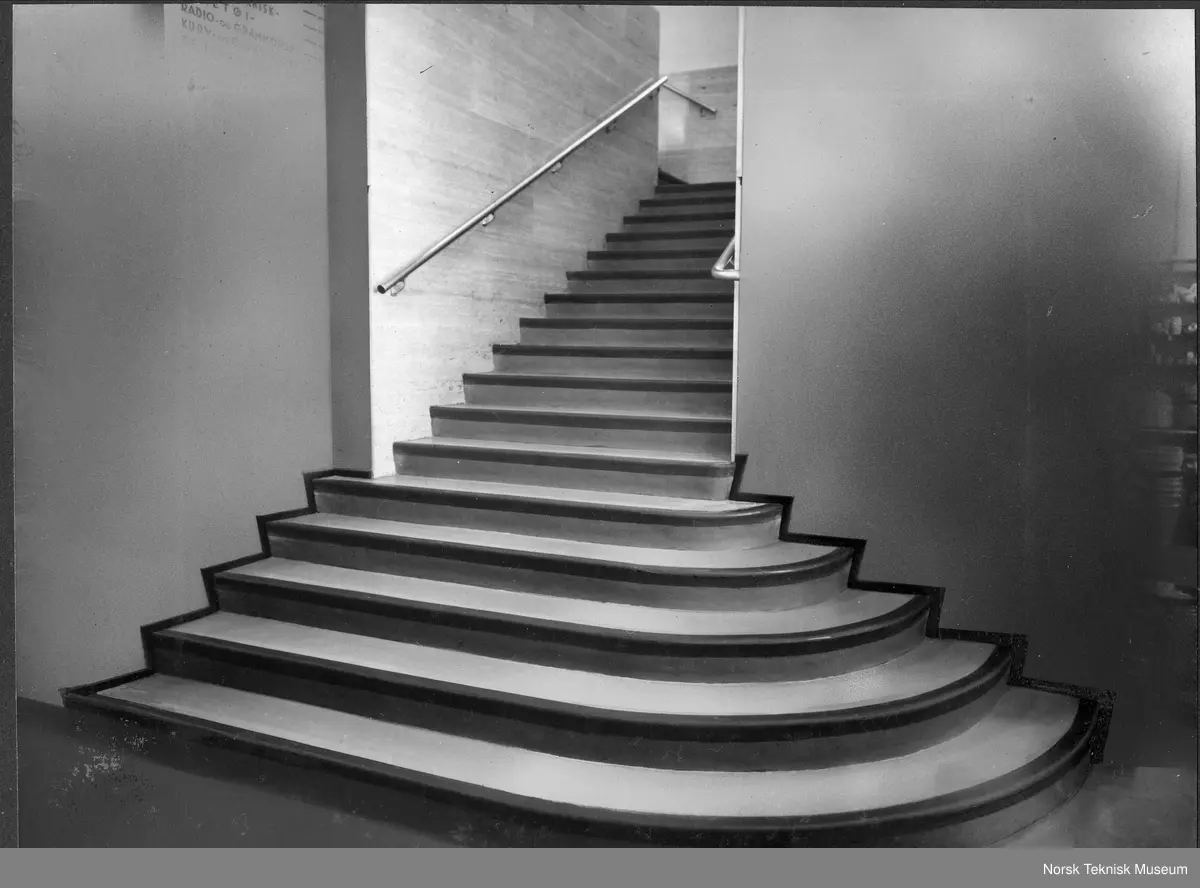 Interiør, trappeoppgang, Glasmagasinet, 1930-40-tallet, gummi trappebellegg, produsert av Mjøndalen Gummivarefabrikk