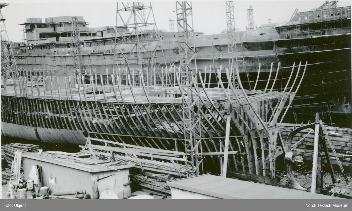 Passasjer- og lastebåten M/S Bayard, B/N 467 under bygging på Akers Mek. Verksted 31. august 1935. Skipet ble levert av Akers Mek. Verksted i 1936 til Fred. Olsen & Co, Oslo.