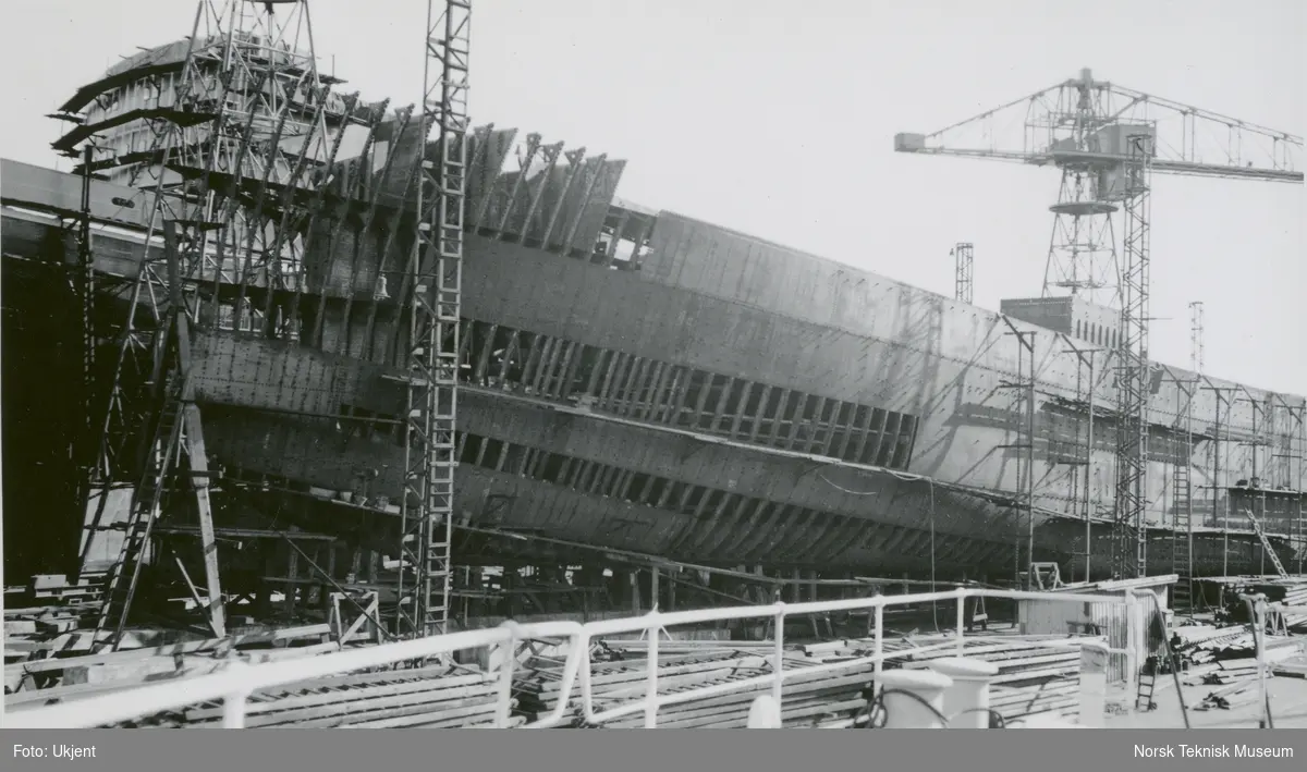 Passasjer- og lastebåten M/S Bayard, B/N 467 under bygging på Akers Mek. Verksted 21. september 1935. Skipet ble levert av Akers Mek. Verksted i 1936 til Fred. Olsen & Co, Oslo.