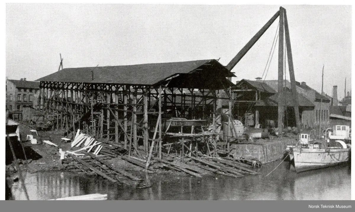 Akers mek. Verksted i 1850-årene med bedding og kjelekran av tre