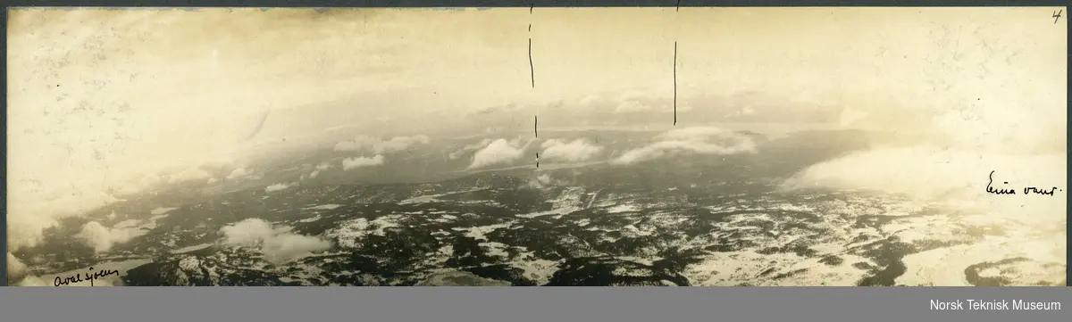 Luftfoto, Land, Randsfjorden i bakgrunnen, 2200 m h, mars 1910