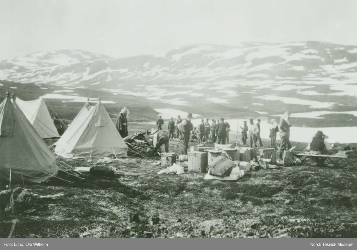Befaring på Ofotbanen av svenske finansfolk. Leir ved Vassjaure (Wassijokki) rett øst for riksgrensen 13. juli 1896