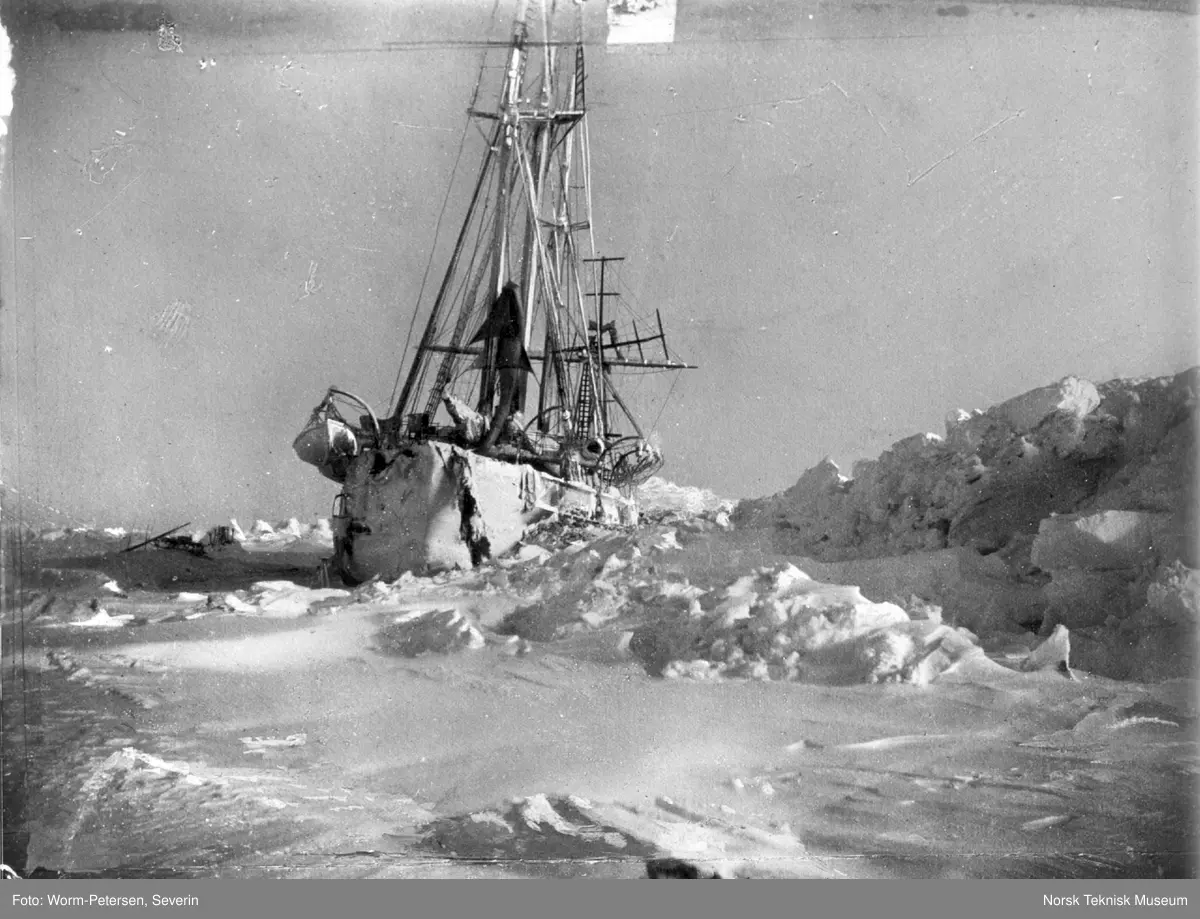 Polarskipet Fram i isen