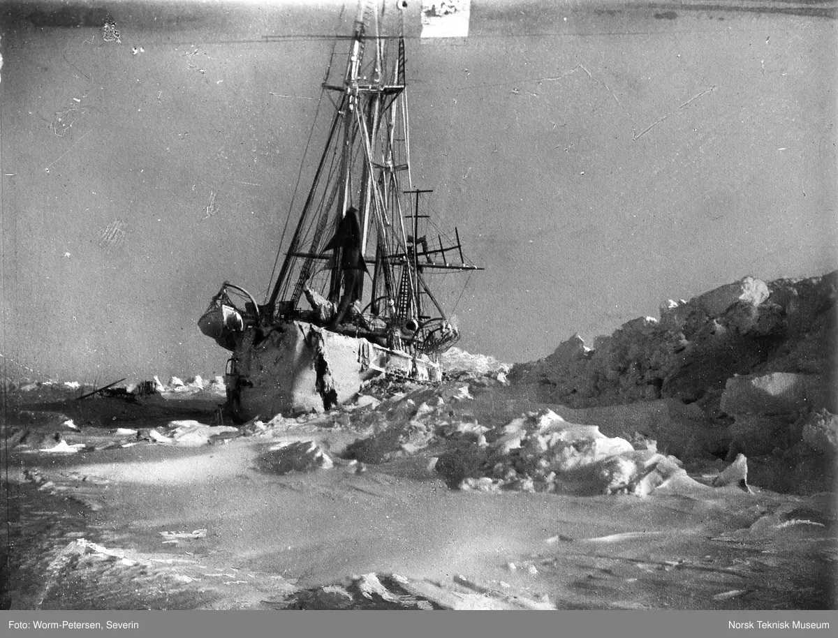 Polarskipet Fram i isen