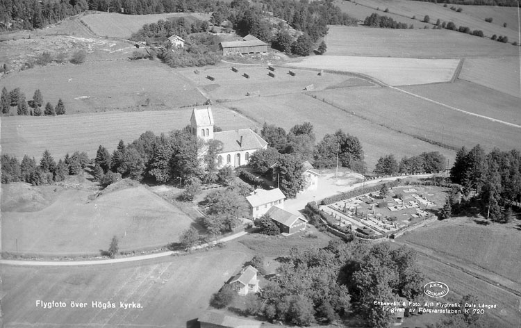 Enligt AB Flygtrafik Bengtsfors: "Högås Bohuslän".
Enligt text på fotot: "Högås kyrka".