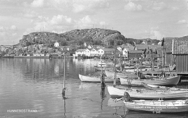 Enligt AB Flygtrafik Bengtsfors: "Hunnebostrand Bohuslän".


