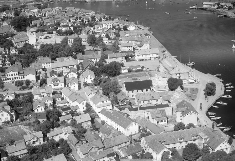 Enligt AB Flygtrafik Bengtsfors: "Marstrand Bohuslän".







