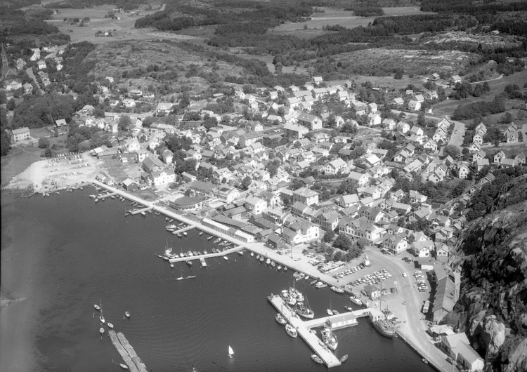 Enligt AB Flygtrafik Bengtsfors: "Grebbestad Bohuslän".

