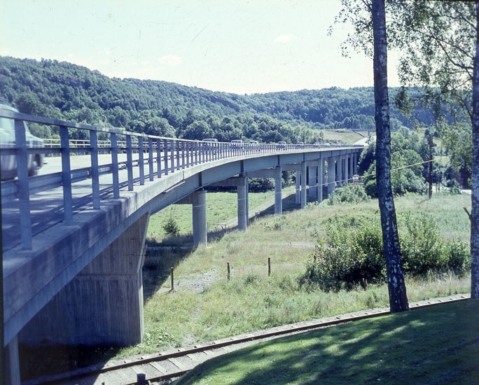 Enligt AB Flygtrafik Bengtsfors: "Munkedal viadukt Bohuslän".

