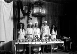 Lussekaffe uppdukat i Skredsviks skola år 1917