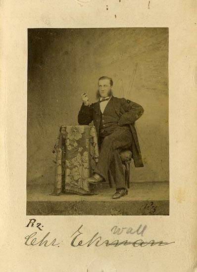 Text på kortets baksida: "Chr, Retzens - Ekwall. Assistent, Wenersborg. Född 1835".