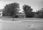 Lekplats vid korsningen Södra Drottninggatan-Södertullsgatan, Uddevalla, i juli 1947
