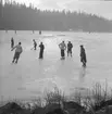Skridskoåkning på Bjursjön i Uddevalla, 1950