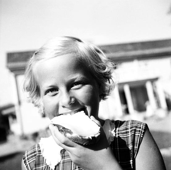 Enligt notering: "Barnkolonien på Stenebynäs juli 1955".